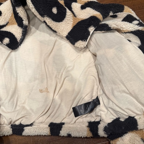 Urban Outfitters “Olivia” Printed Yin Yang Sherpa Jacket - Picture 5 of 5